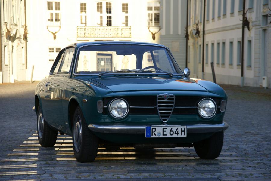  Alfa Romeo GT 1300 Junior (105) 1968 года  (фото 1 из 12)